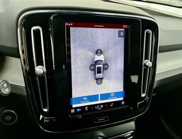 2025 Volvo XC40 photo 16