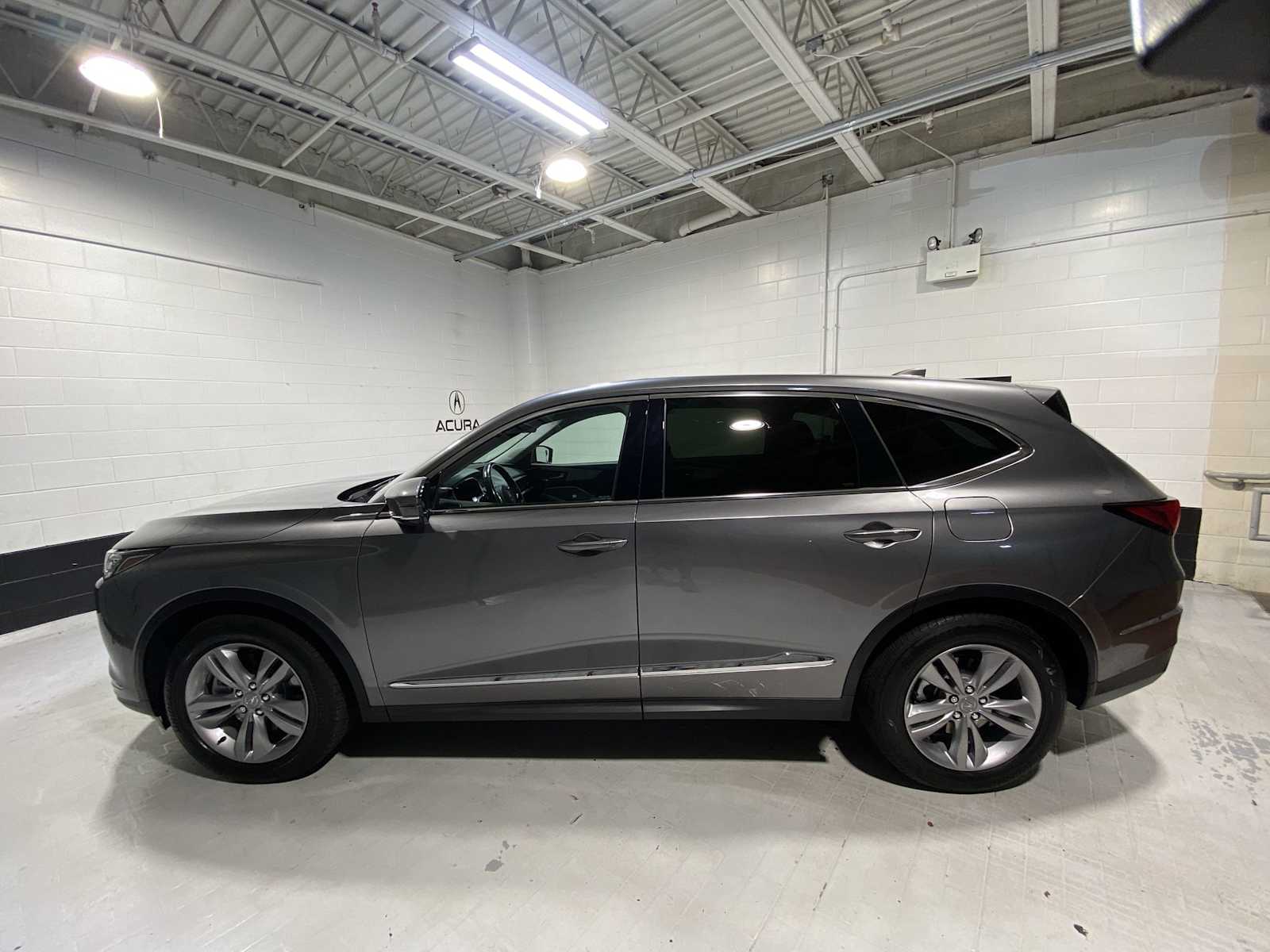 2023 Acura MDX SH-AWD photo 3