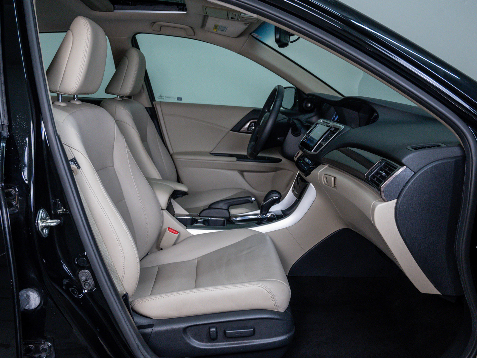 2017 Honda Accord EX-L photo 9
