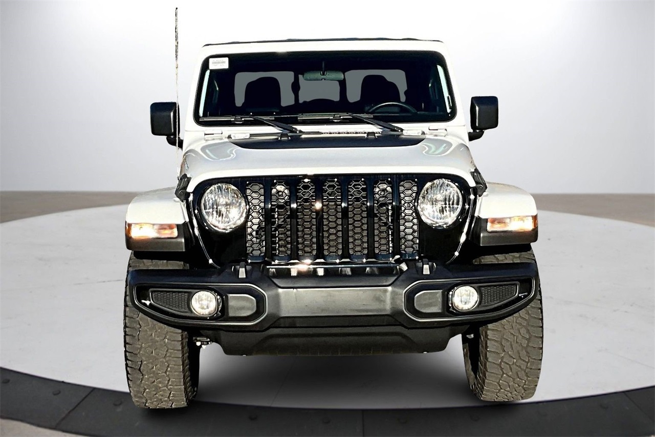2022 Jeep Gladiator Altitude photo 2