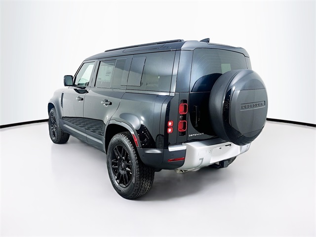 2025 Land Rover Defender 110 S photo 4
