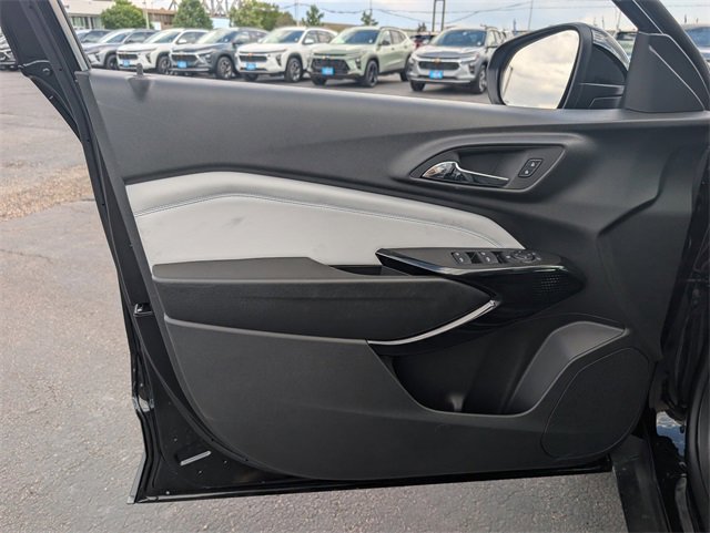 2025 Chevrolet Trax LT photo 10