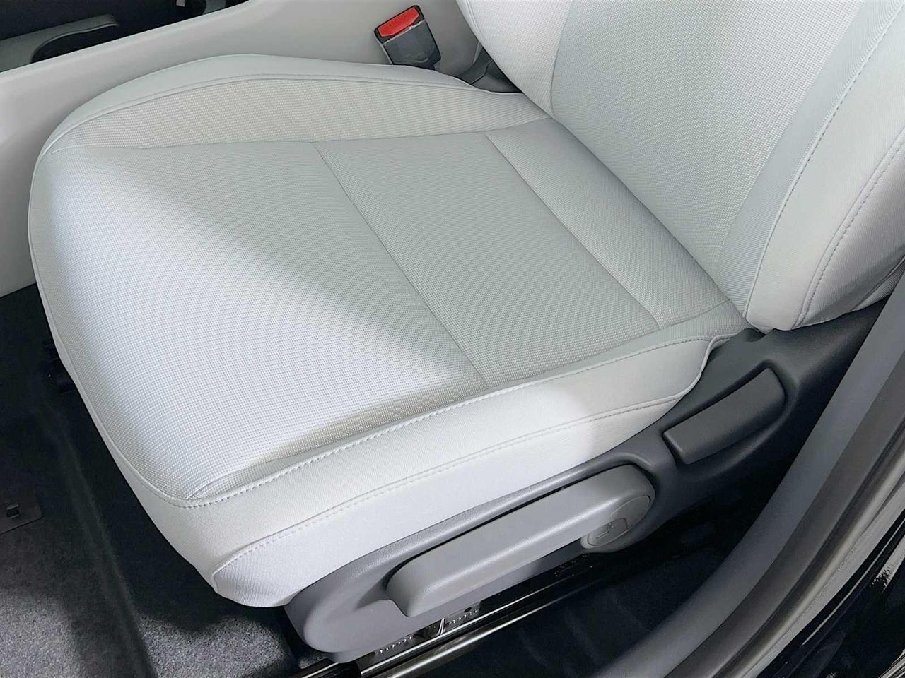 2026 Hyundai Kona SEL photo 4