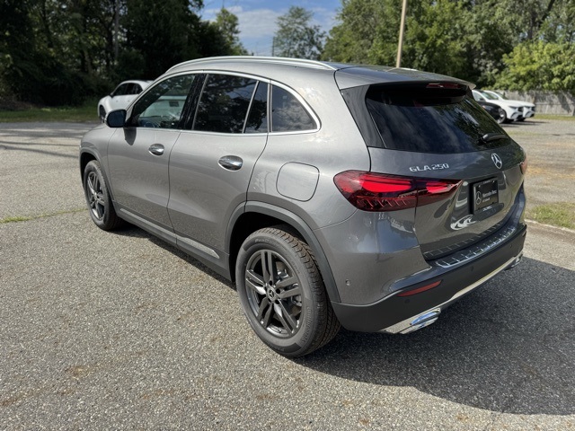 2026 Mercedes Benz GLA 250 4MATIC photo 3