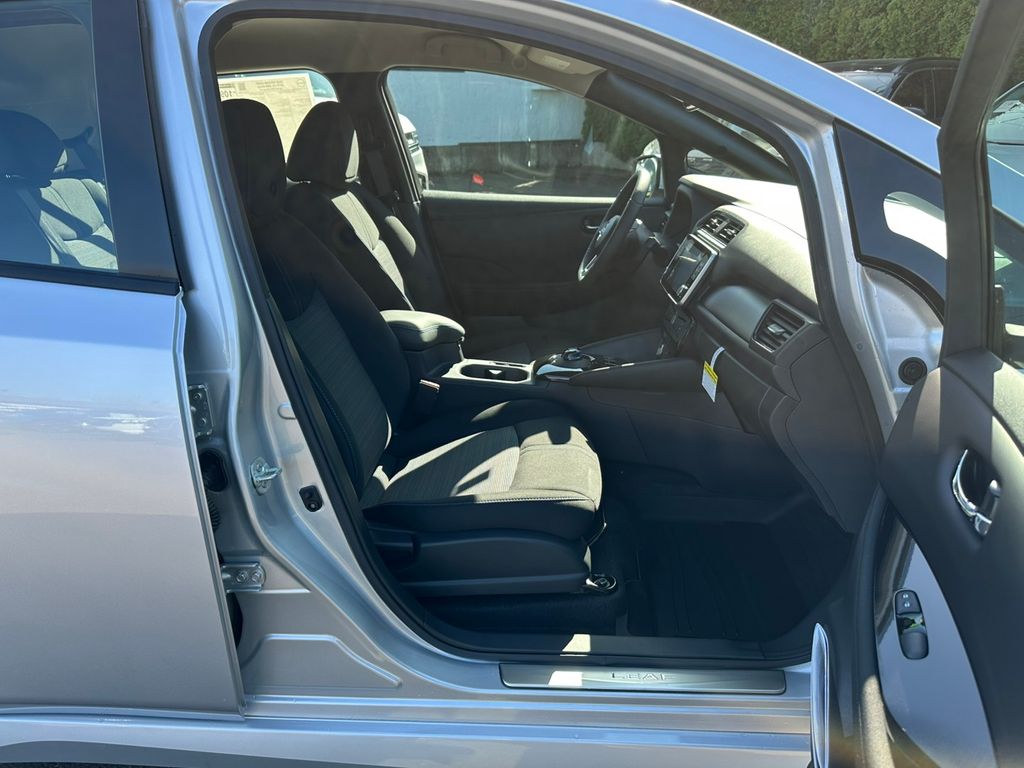 2025 Nissan Leaf SV Plus photo 21