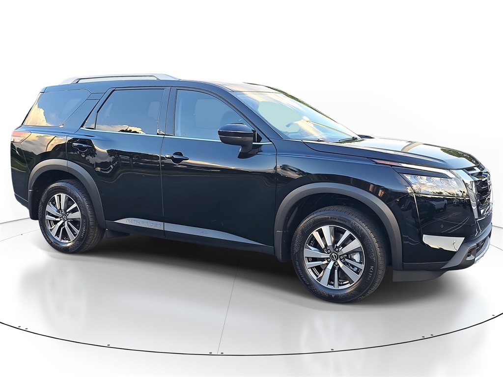 2025 Nissan Pathfinder SL photo 2