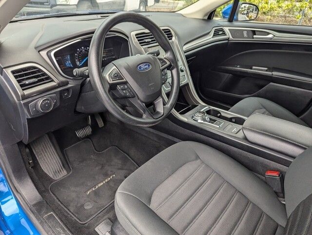 2020 Ford Fusion SE photo 10