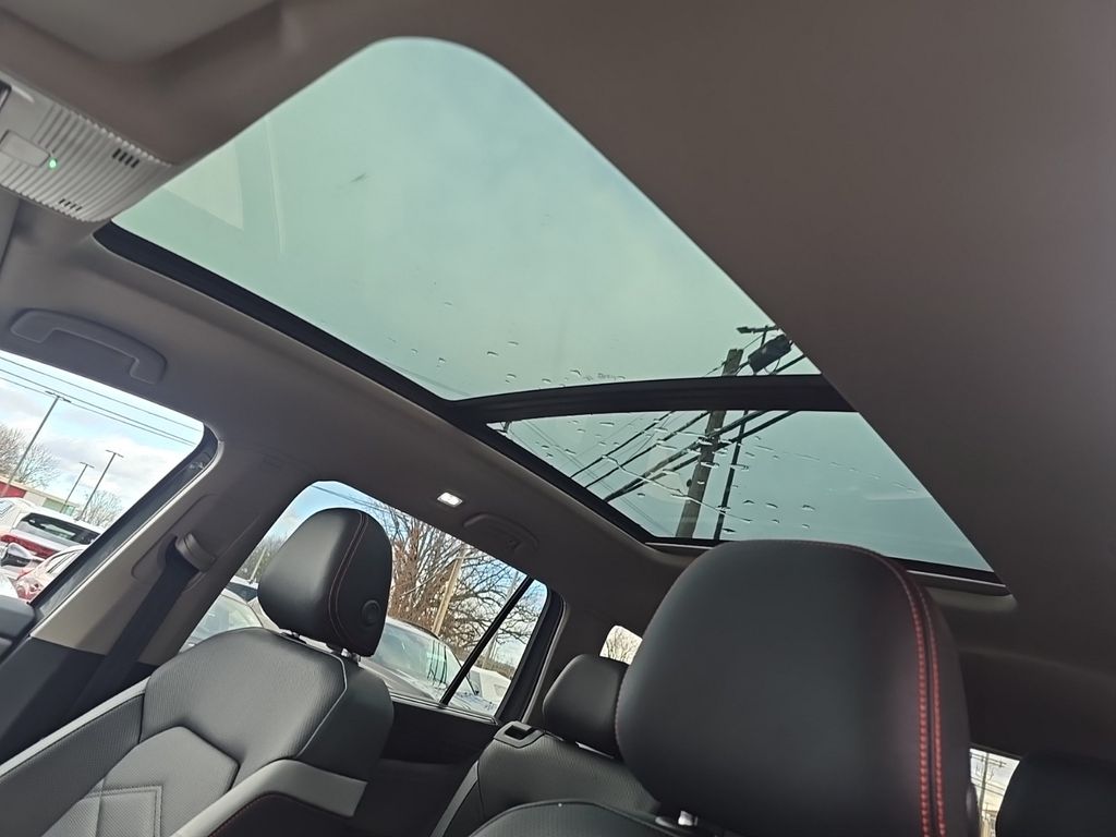2025 Volkswagen Atlas Peak Edition SE photo 11