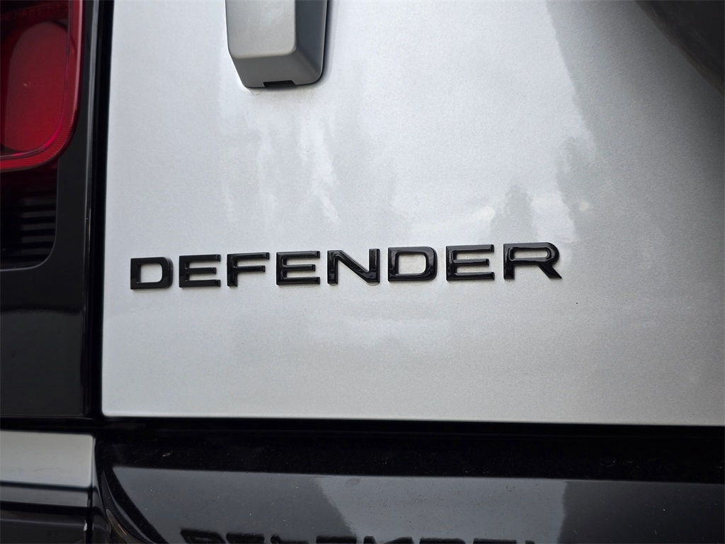 2024 Land Rover Defender 110 X-Dynamic SE photo 8