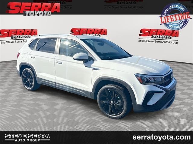 2022 Volkswagen Taos SE's photo