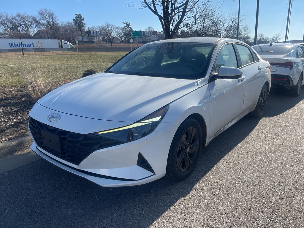 2021 Hyundai Elantra SEL's photo