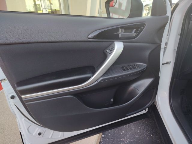 2022 Mitsubishi Eclipse Cross ES photo 9