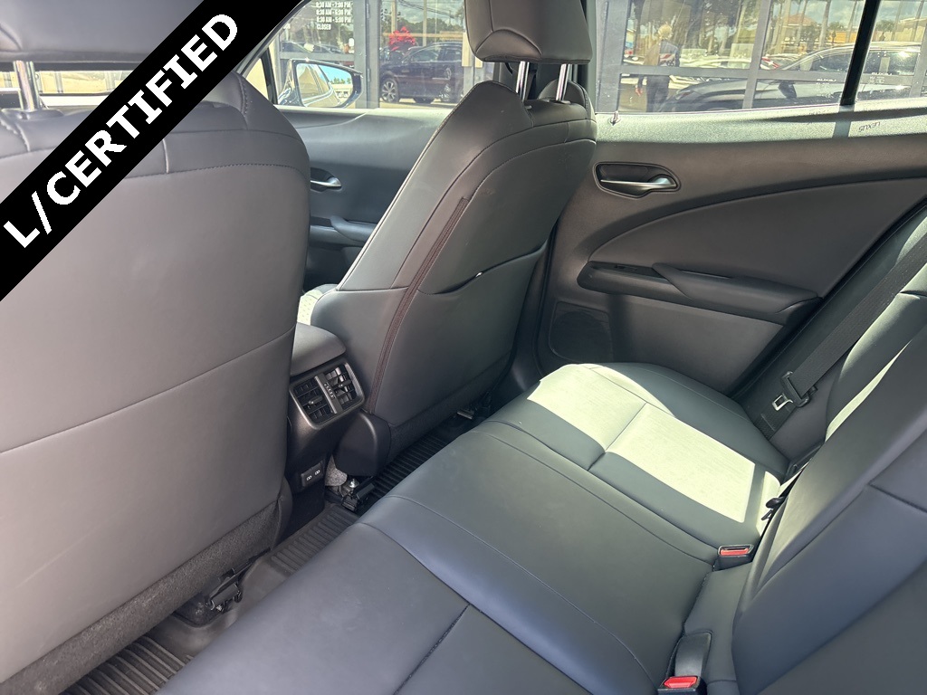 2022 Lexus UX 200 photo 12