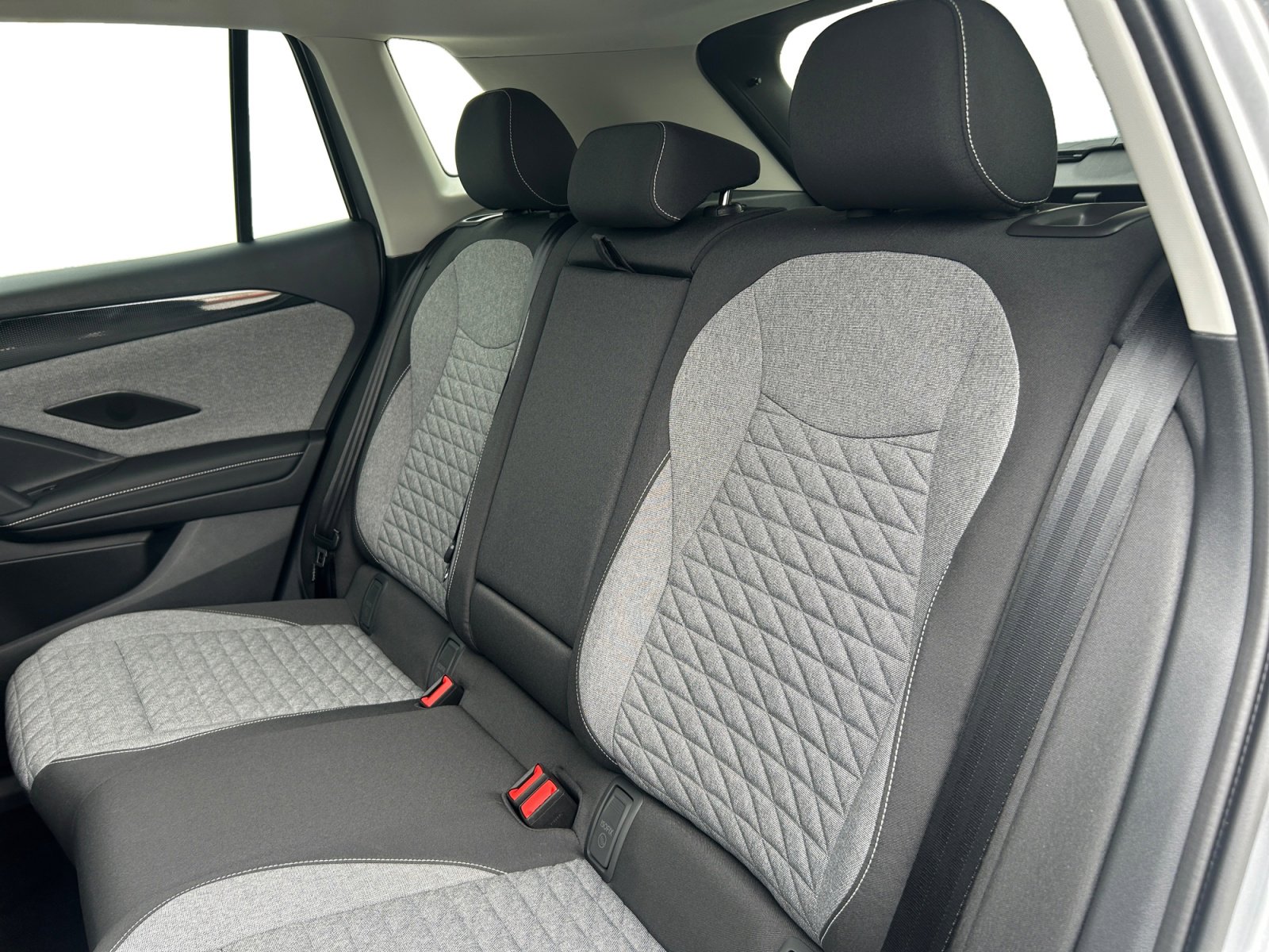 2025 Volkswagen Tiguan S photo 3