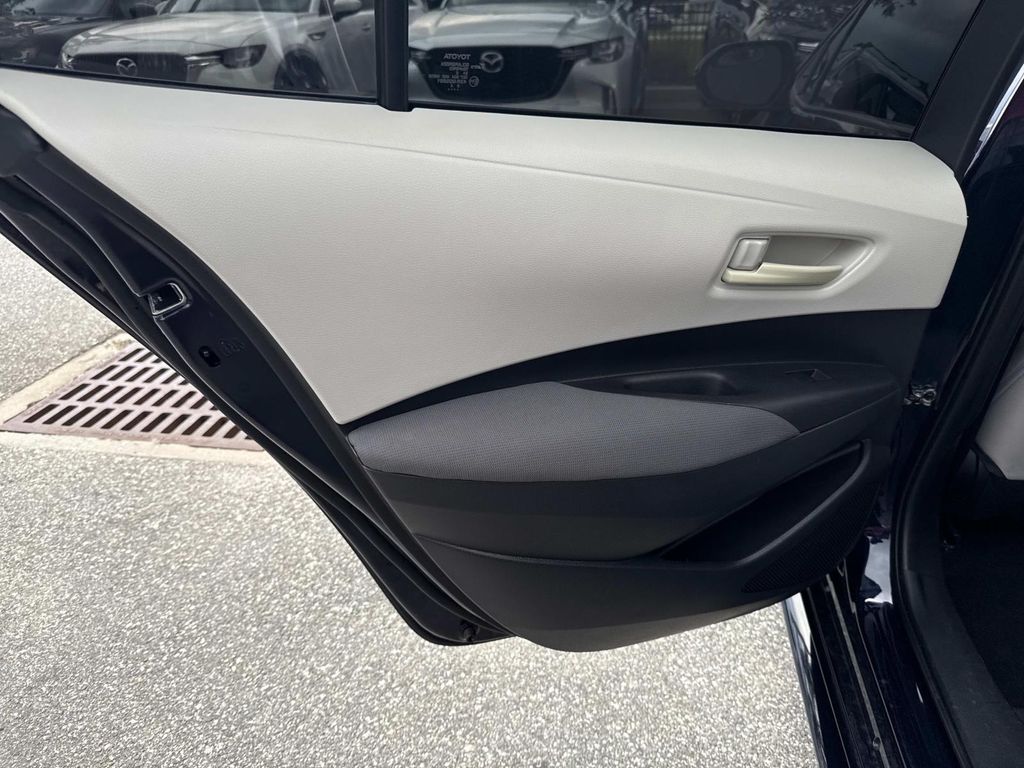 2022 Toyota Corolla LE photo 10