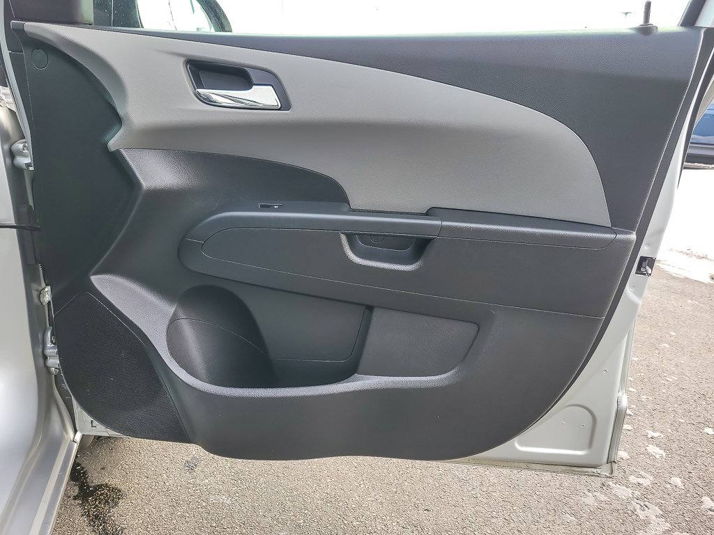 2014 CHEVROLET SONIC - Image 19