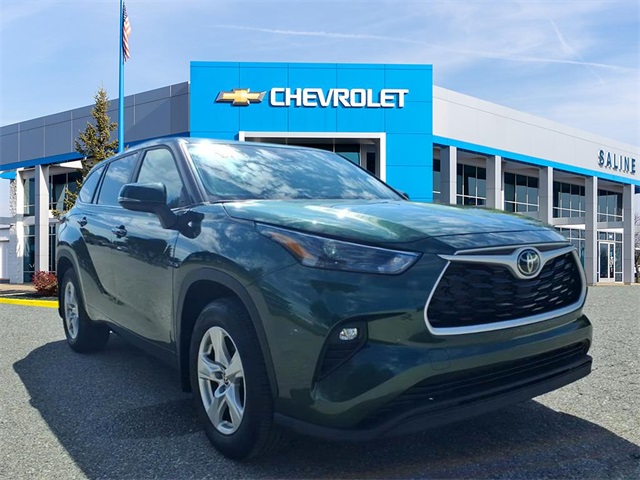 2024 Toyota Highlander LE's photo