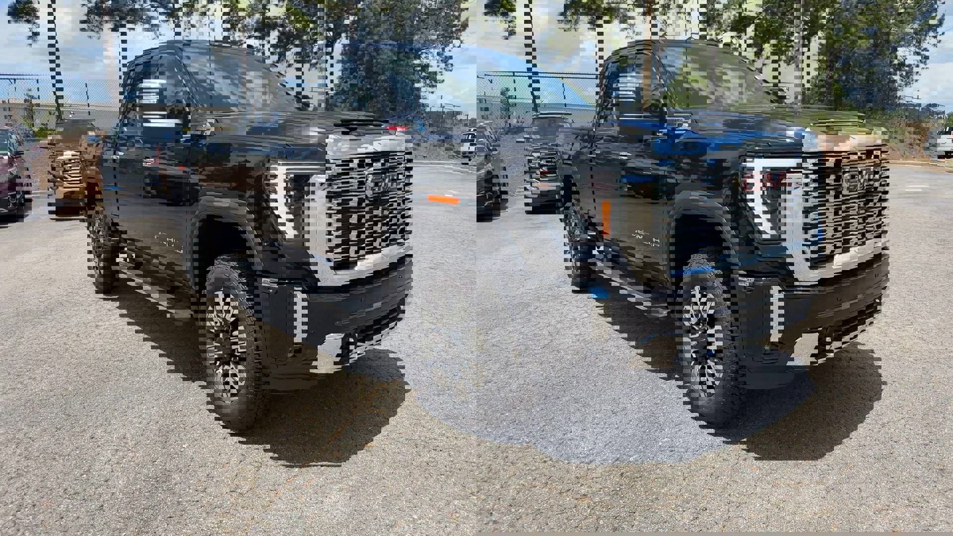 2025 Gmc Sierra 2500 HD Denali photo 2