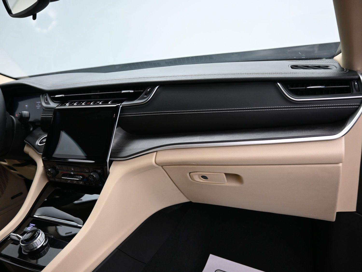 2022 Jeep Grand Cherokee Limited photo 4