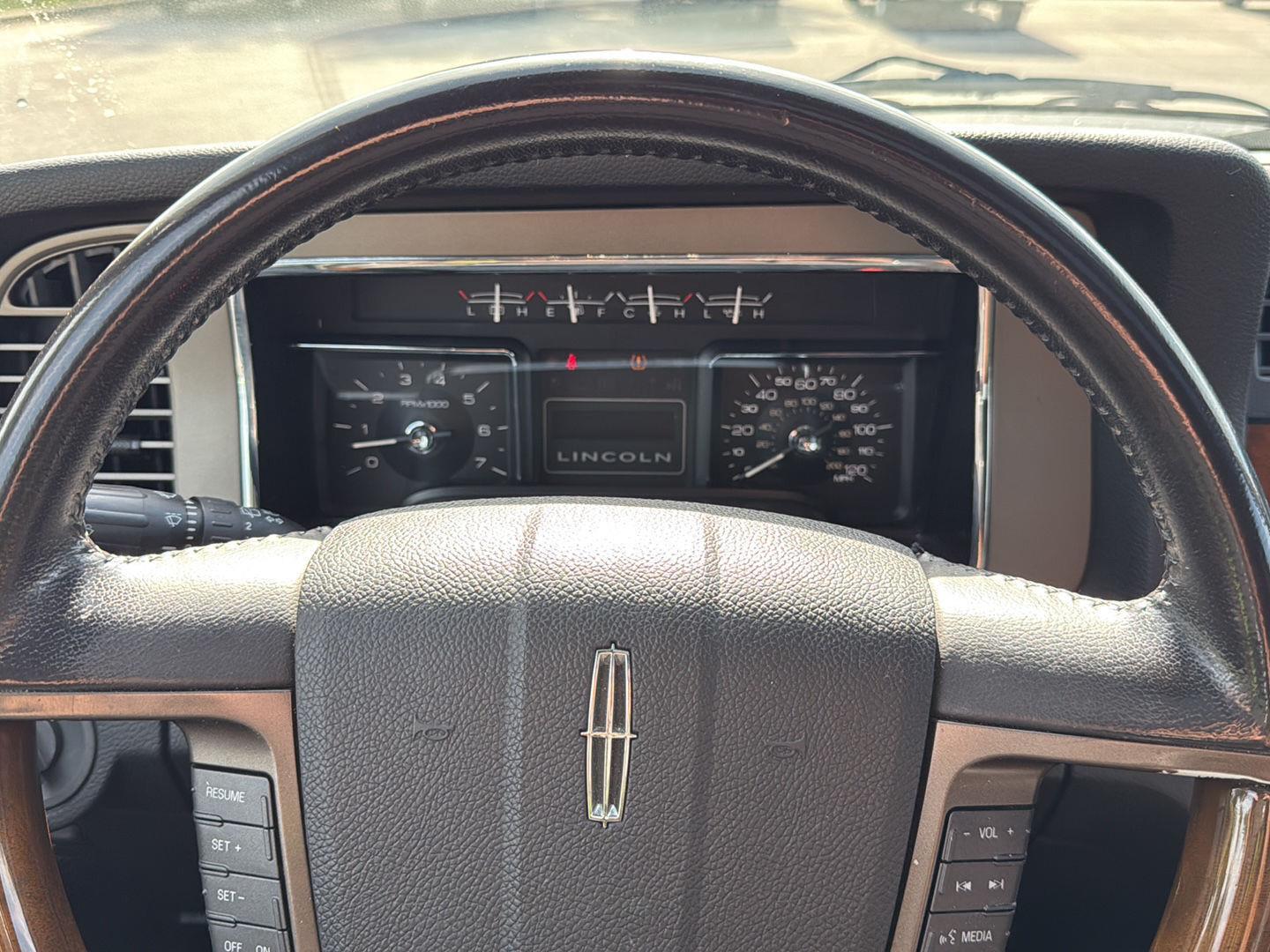 2014 Lincoln Navigator photo 10