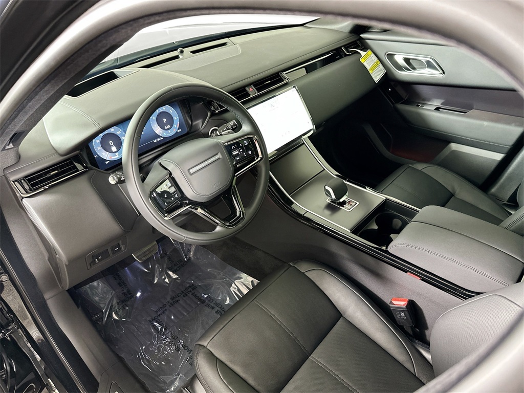 2026 Land Rover Range Rover Velar SE photo 7