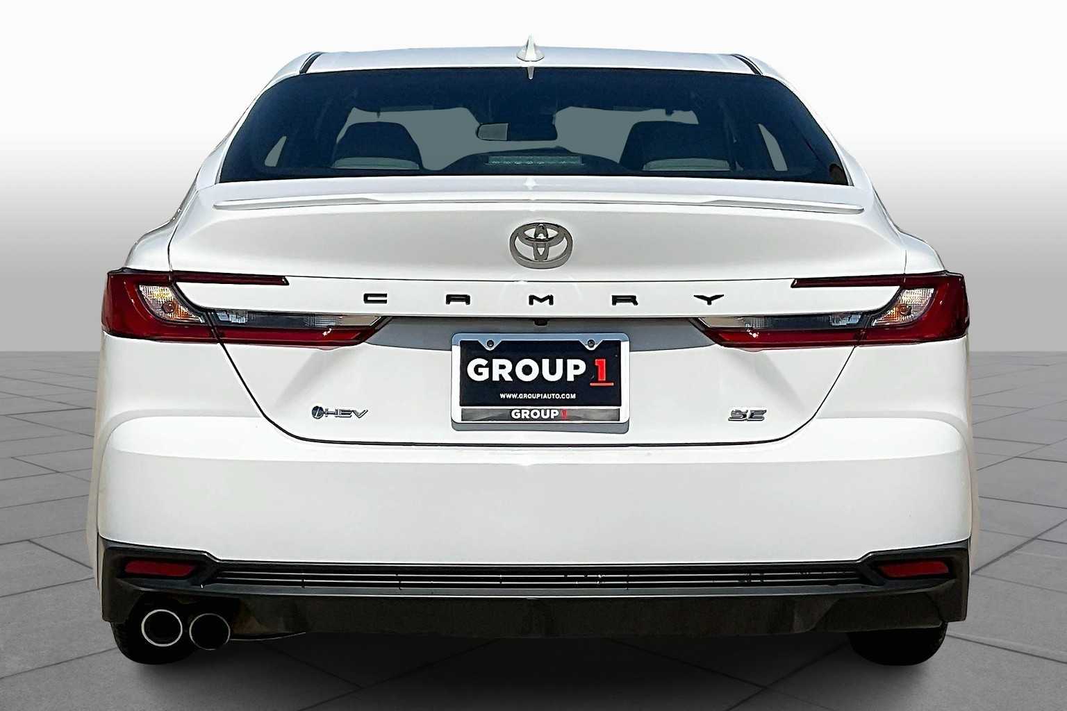 2025 Toyota Camry SE photo 4