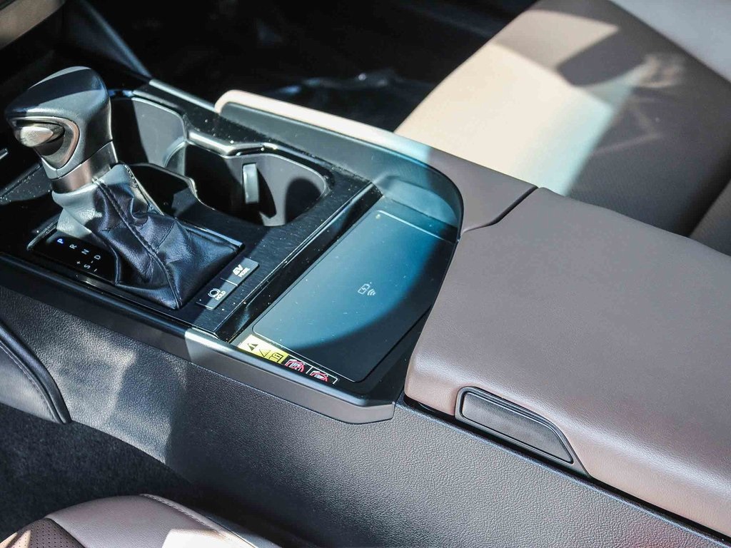 2023 Lexus ES 300h photo 18