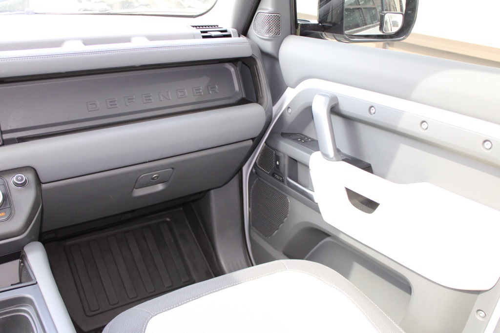 2023 Land Rover Defender 110 X-Dynamic SE photo 23