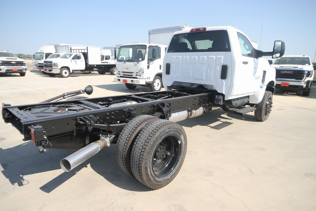 2024 Chevrolet Silverado 6500HD Work Truck photo 3