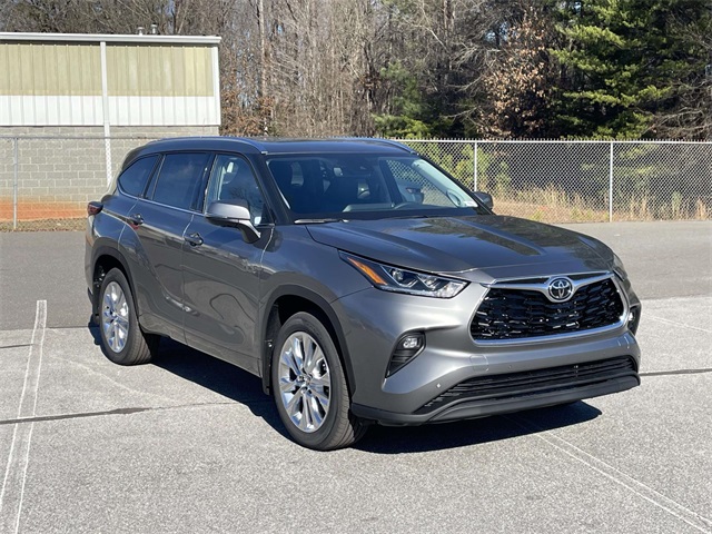 2026 Toyota Highlander Limited's photo