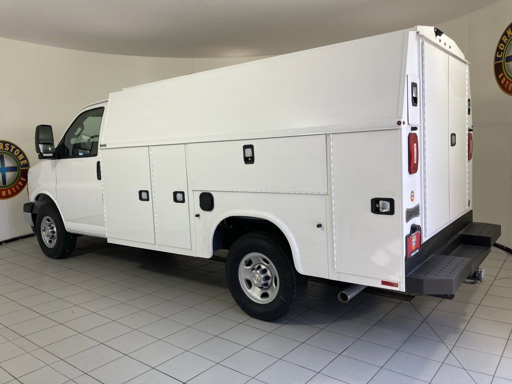 2025 Chevrolet Express Cutaway 3500 photo 4