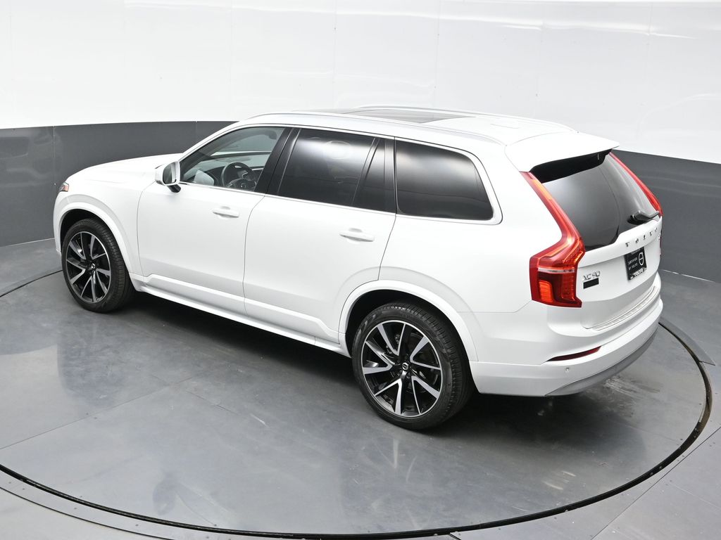 2022 Volvo XC90 T6 Momentum photo 32