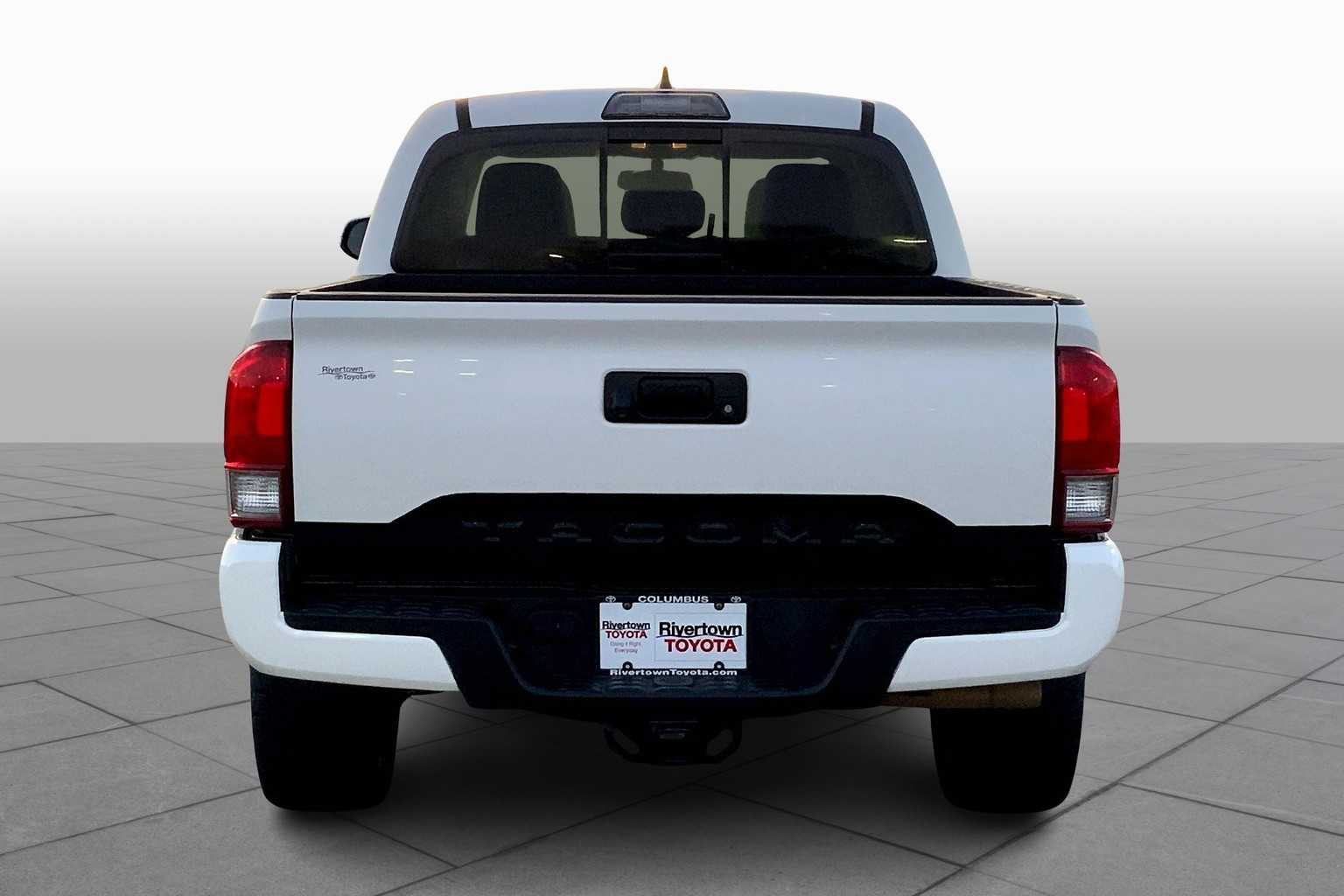 2017 Toyota Tacoma TRD Sport 4x4 Double Cab V6 photo 4