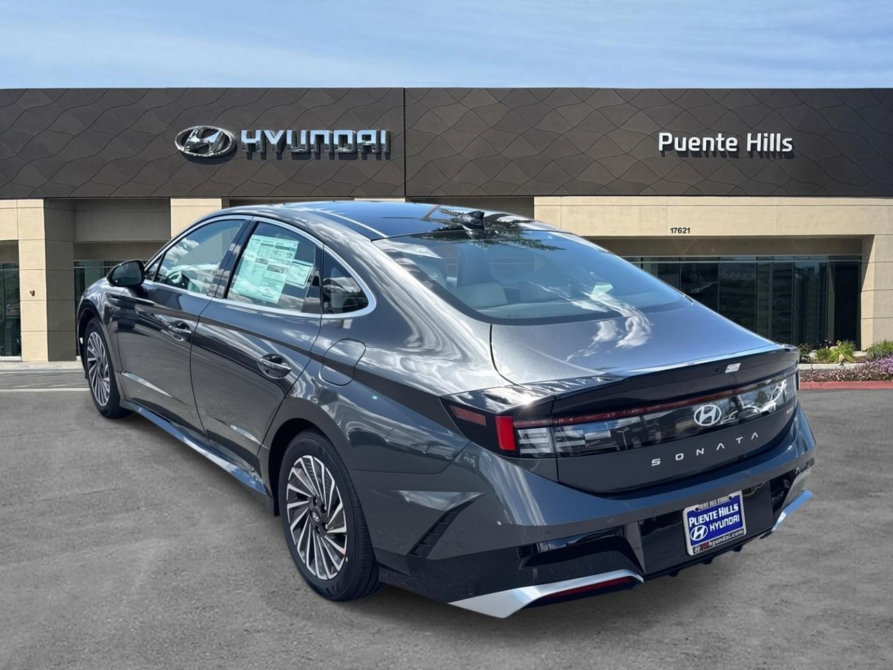 2025 Hyundai Sonata Hybrid Limited photo 4