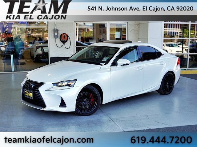 2019 Lexus IS Base's photo