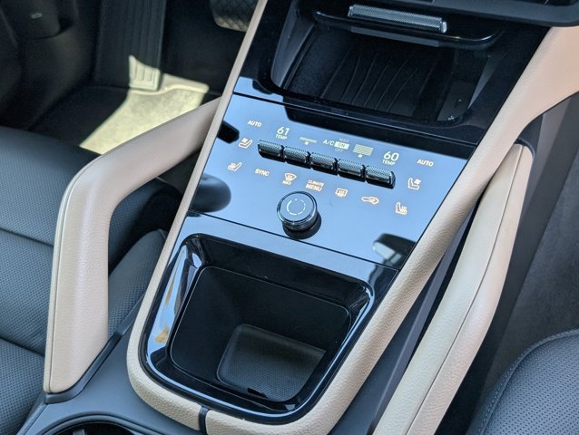 2024 Porsche Cayenne photo 12