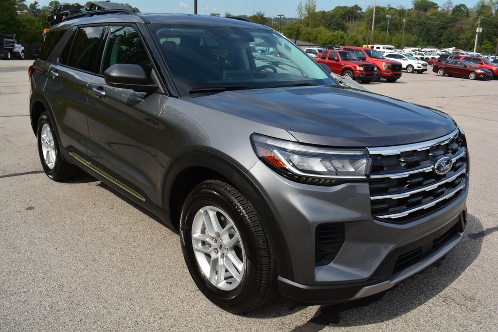 2025 Ford Explorer photo 4