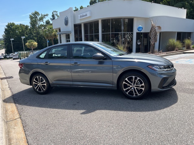2025 Volkswagen Jetta 1.5T Sport photo 2