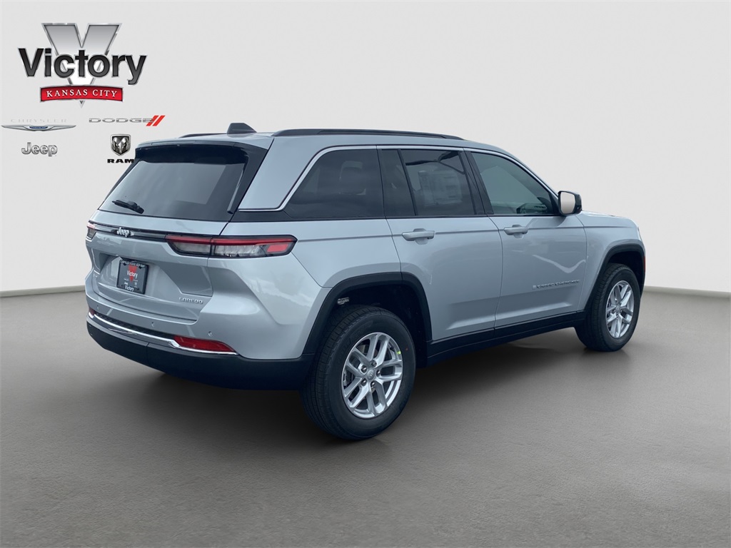 2025 Jeep Grand Cherokee Laredo photo 4