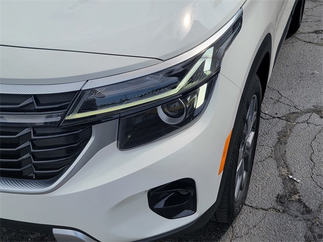2024 Kia Seltos S photo 8