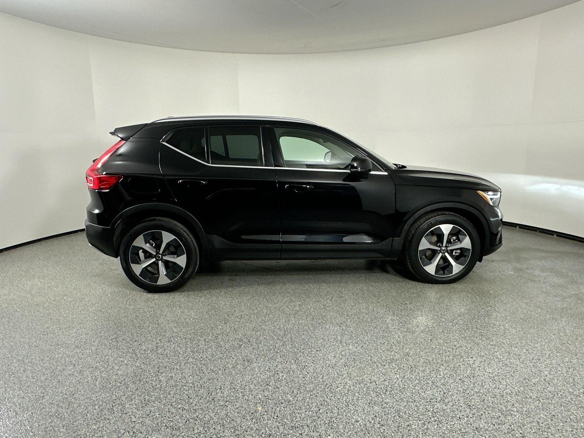 2023 Volvo XC40 Plus photo 4