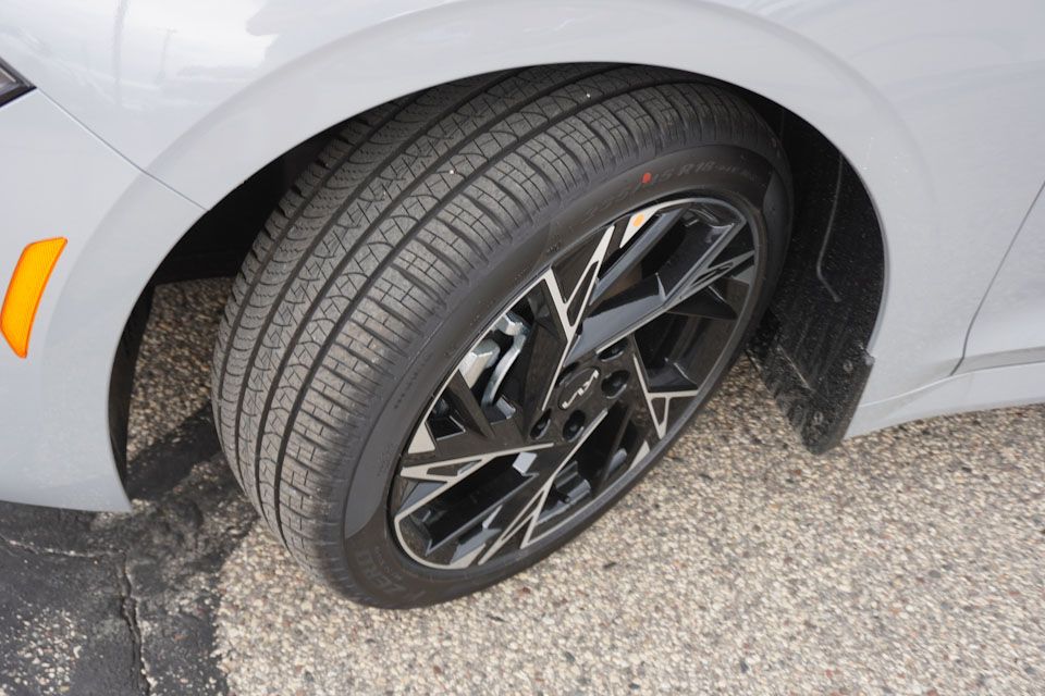 2025 Kia K5 GT-Line photo 9