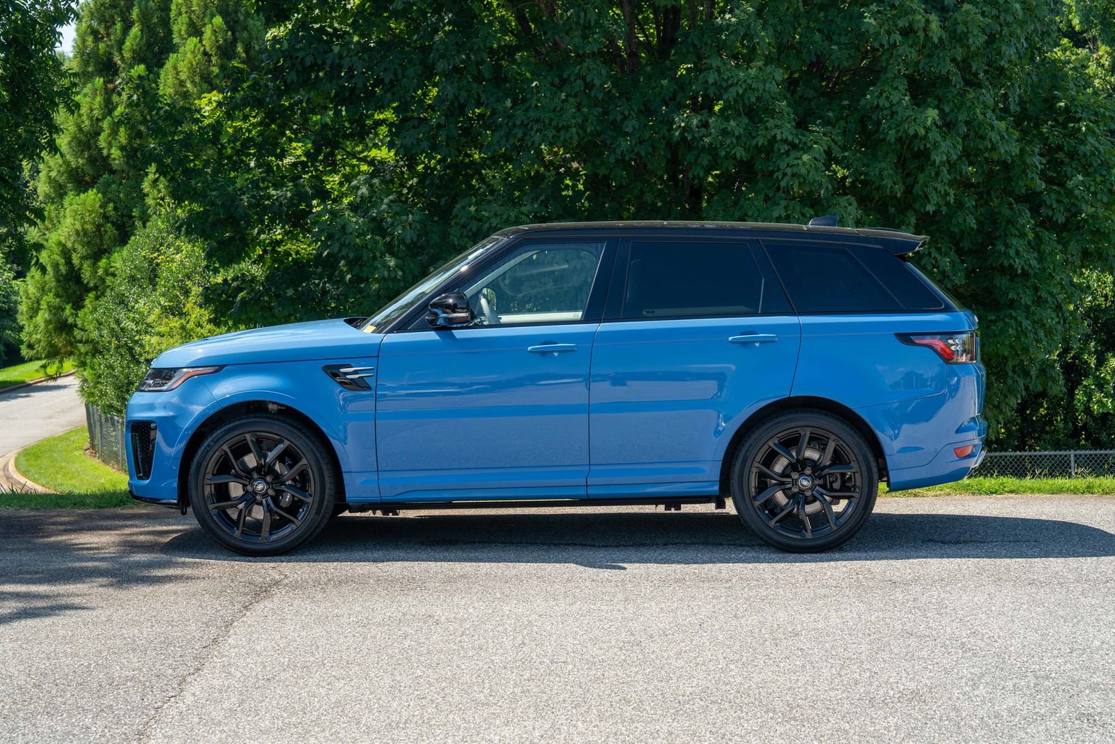 2022 Land Rover Range Rover Sport SVR photo 3