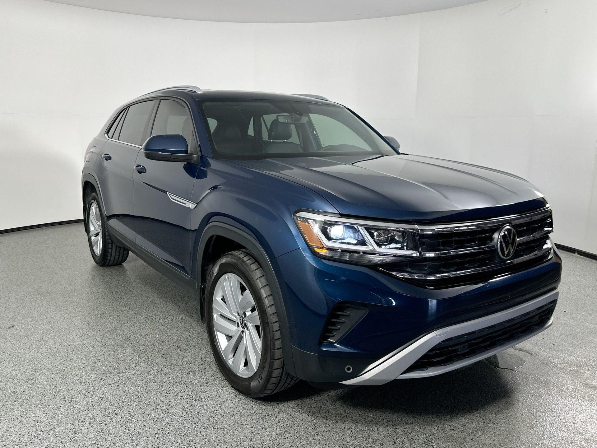 2021 Volkswagen Atlas Cross Sport V6 SE Technology photo 2
