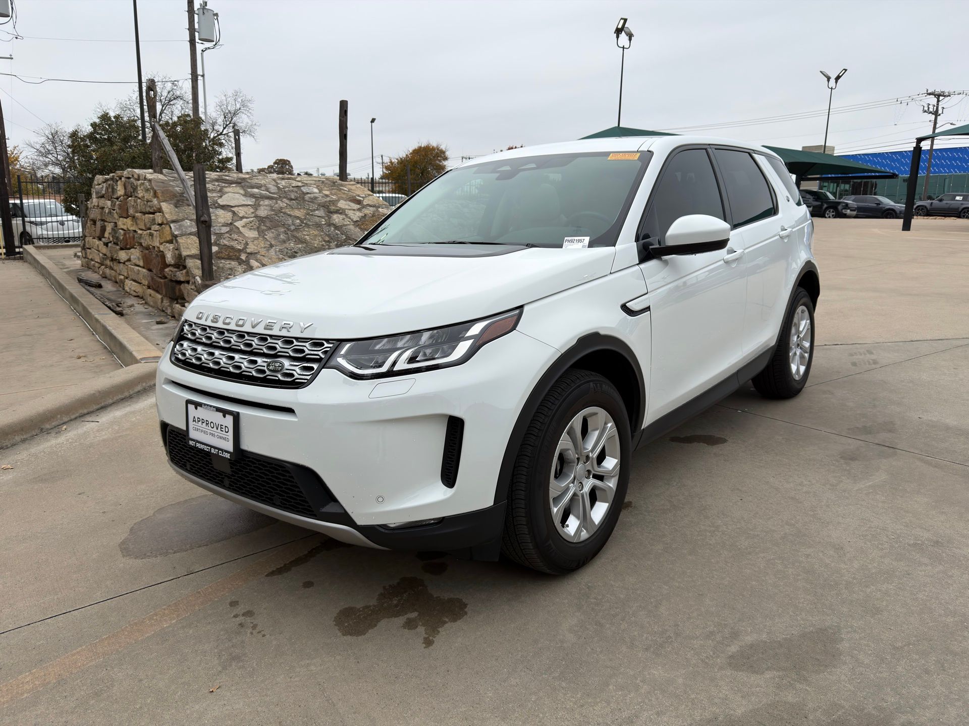 2023 Land Rover Discovery Sport S's photo