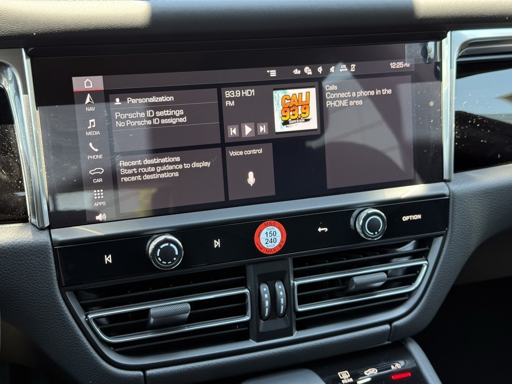 2025 Porsche Macan S photo 16