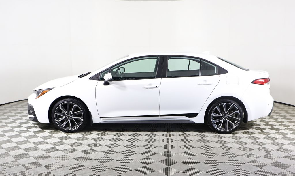 2022 Toyota Corolla SE photo 3