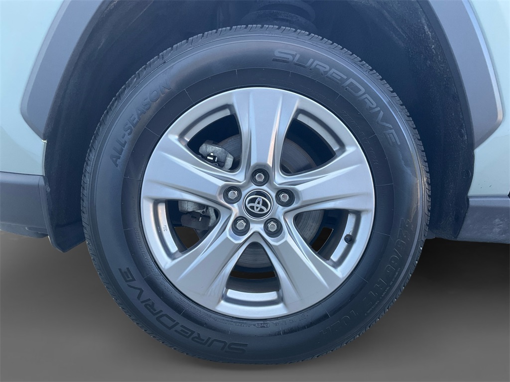 2023 Toyota RAV4 XLE photo 12