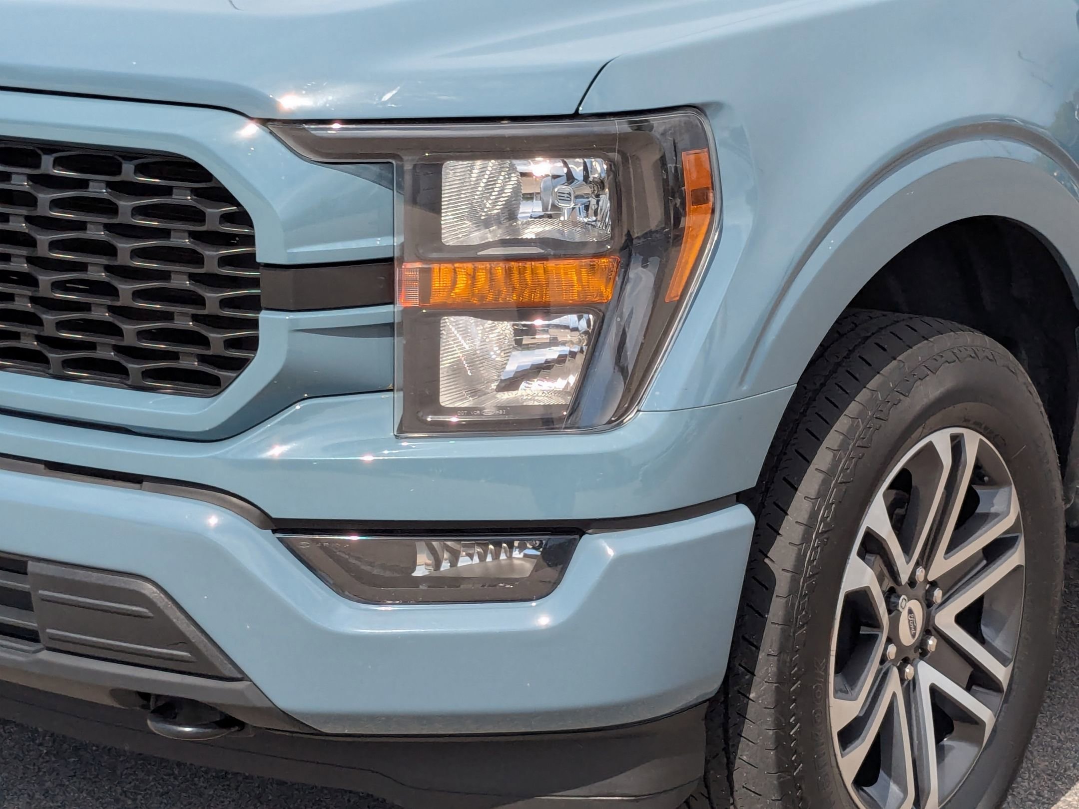 2023 Ford F-150 XL photo 2