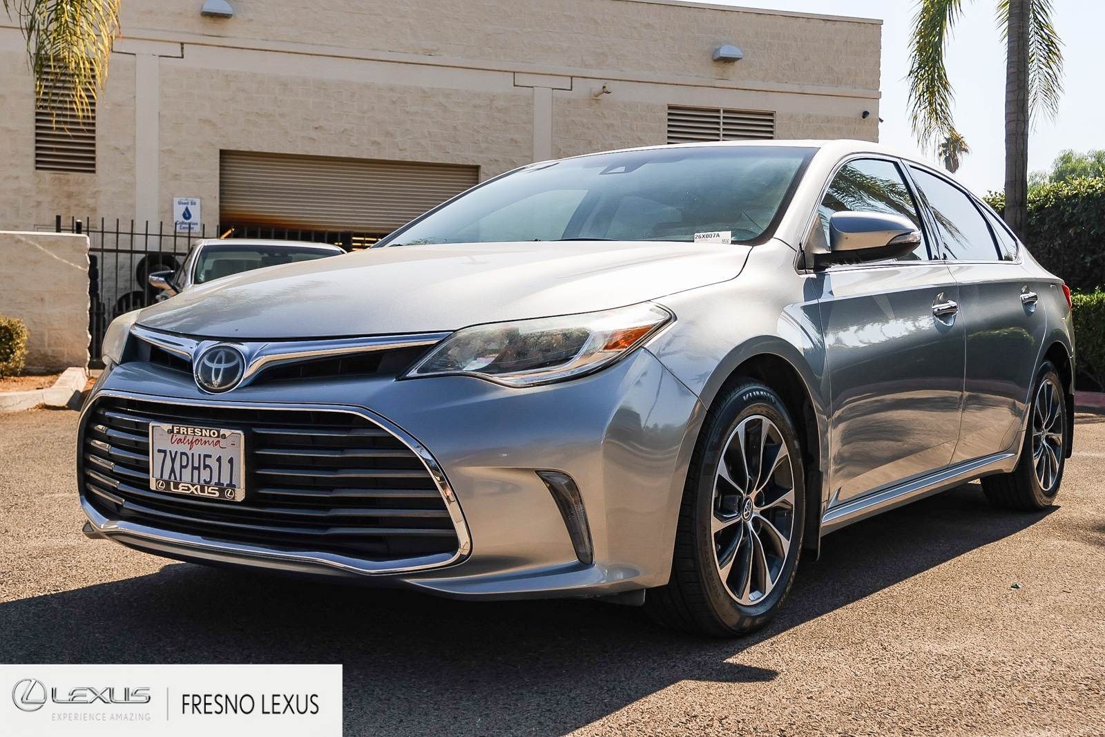 2017 Toyota Avalon XLE Plus photo 3